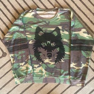 Camo wolf sweatshirt